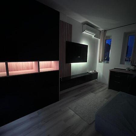 Luxury 1 Bedroom Apartment Bucureşti Exterior foto